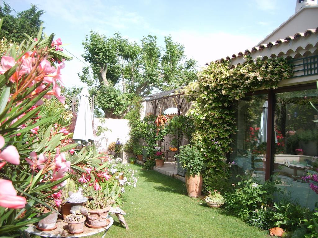 Le Clos Martin Eyragues Buitenkant foto