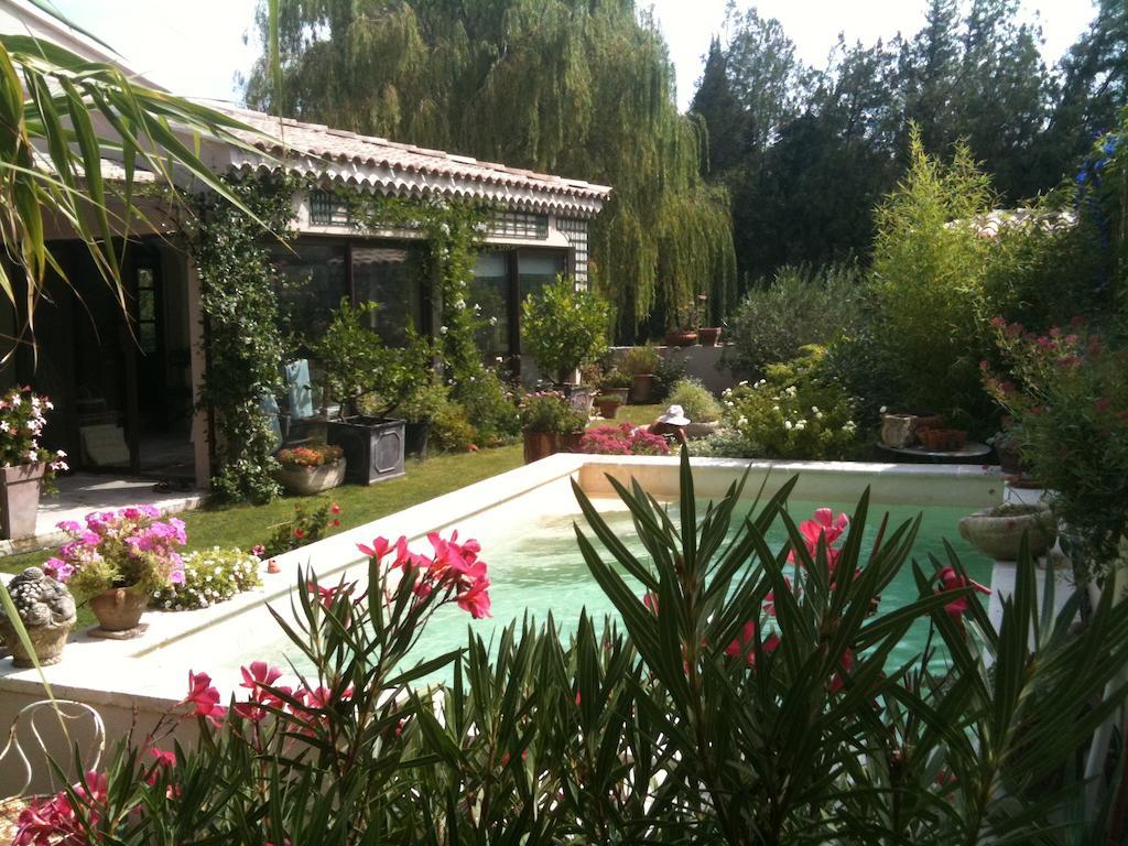 Le Clos Martin Eyragues Buitenkant foto