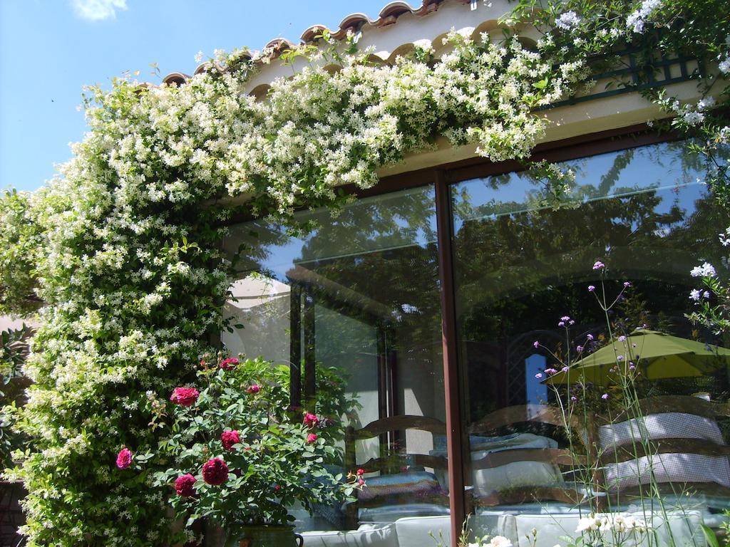 Le Clos Martin Eyragues Buitenkant foto