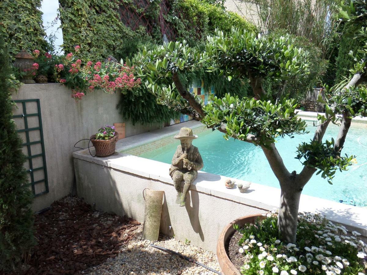 Le Clos Martin Eyragues Buitenkant foto