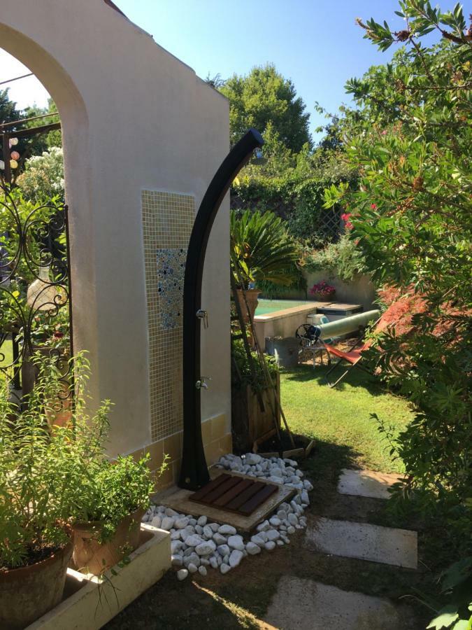 Le Clos Martin Eyragues Buitenkant foto